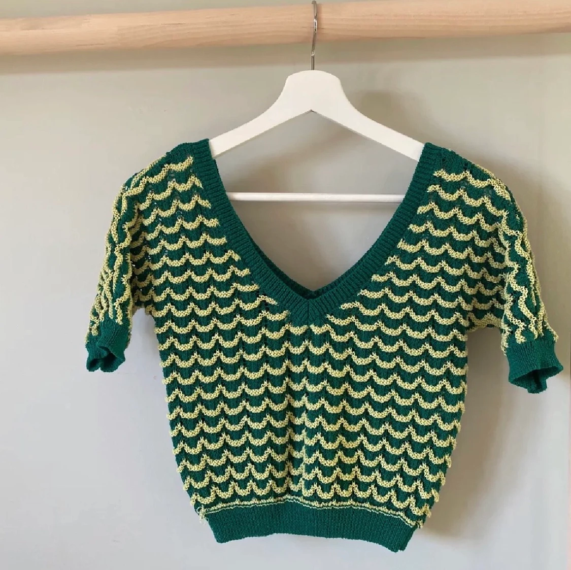 Stickad grön topp från zara