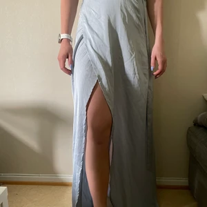 Klänning satin - Jättefin klänning som tyvärr är i  fel storlek