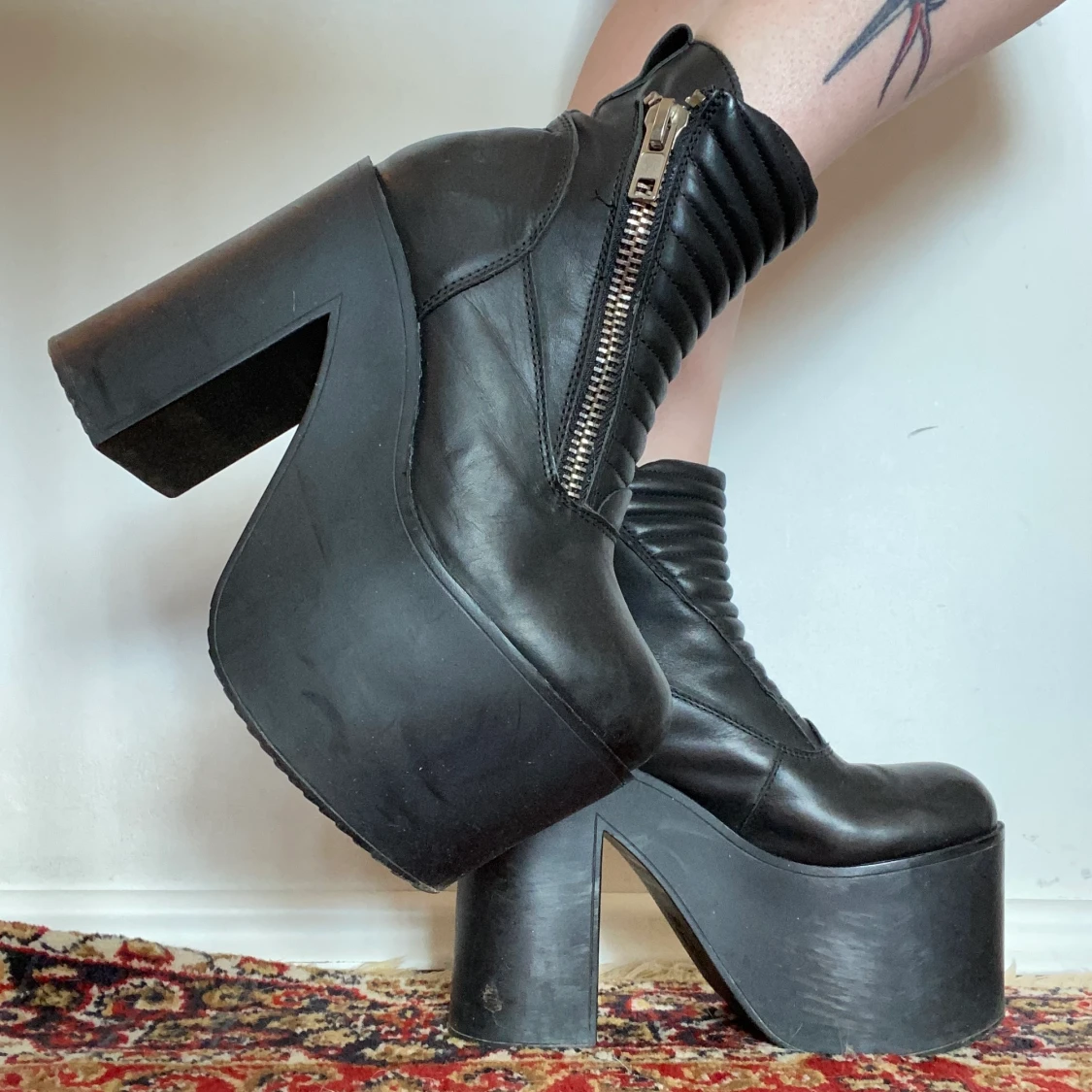 UNIF boots