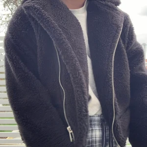 Teddyjacka - Teddy jacka från nakd i fint skick, storlek s men skulle kunna passa större också 