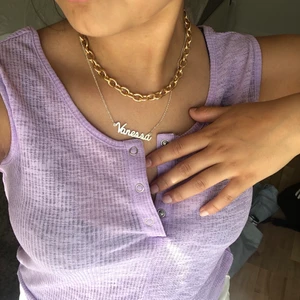 Lila linne💜 - Ett fint ”stickat” lila linne med knappar💜