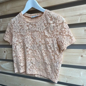 Spets topp från zara - Fint skick perfekt till sommaren