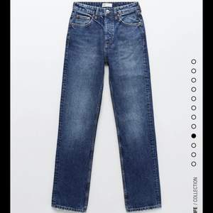 Dessa skitsnygga jeans från zara! Dom är  straight och midwaisted. Har bara använt ett par gånger, skriv om ni vill ha mer bilder💓