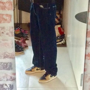 baggy jeans - slutsålda jeans från karve, denna bilden är lite äldre så botten på de är nu distressed. passar perfekt för skate looken! made for mens men funkar unizexxx babe