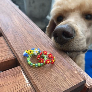 Ringar  - Säljer SJUKT söta ringar🤩  har många färger så ni kan beställa över min Instagram: jewelry_by_m.k   Perfekta till sommaren🦋🐬🌻