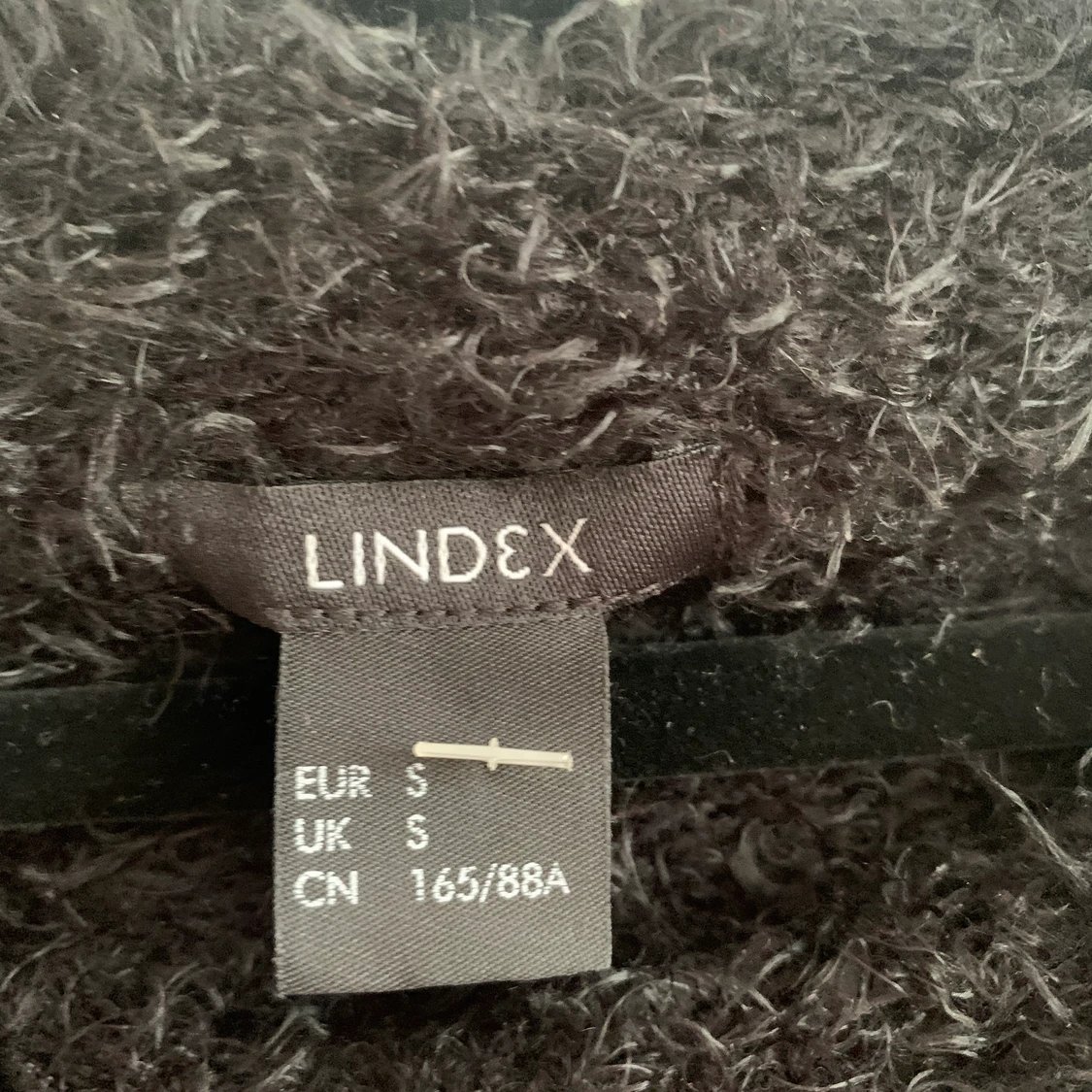 Svart fluffig tröja i storlek S - 91