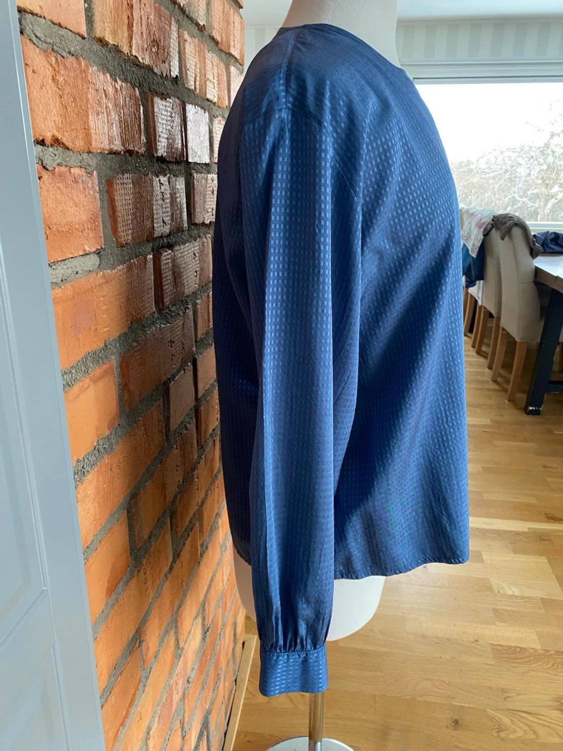 Blå asymmetrisk blus med knappar strl 44 - 1