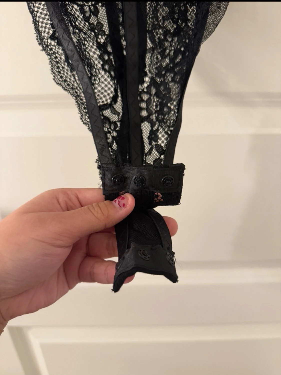 Svart spetsbody med meshdetaljer - 2