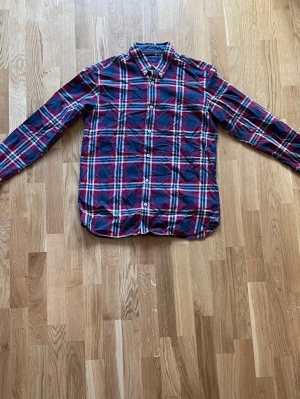 Rutig skjorta från Berkeley, stl L - Röd, blå, vit rutig skjorta från Berkeley, i casual fit. Stl L, i fint skick.