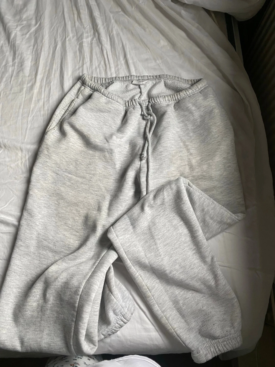 Ljusgrå mjukisbyxor med dragsko - 1