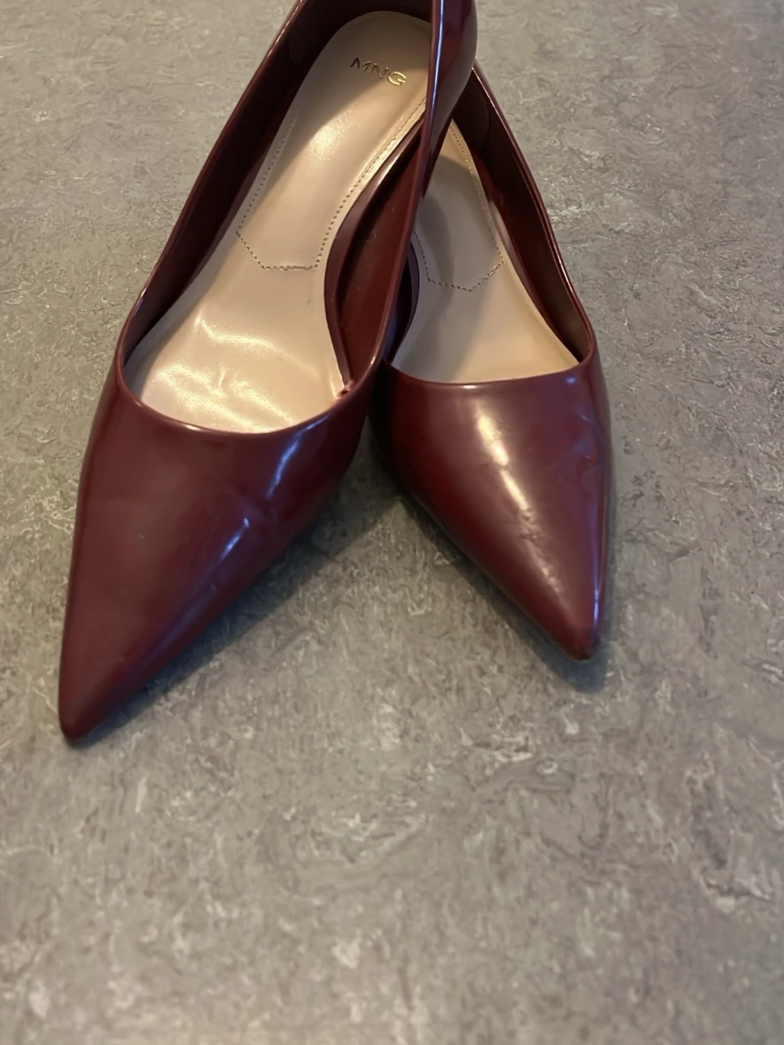 Vinröda pumps med låg klack från Mango - 1