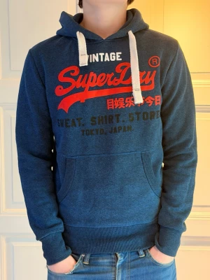 Superdry hoodie - Mycket fint skick och inga defekter mm 