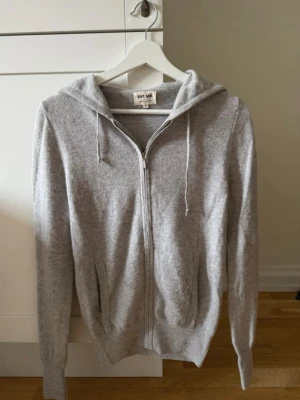 Soft goat tröja - Bra skick, lite nopprig men går att få bort med en cashmir kam.