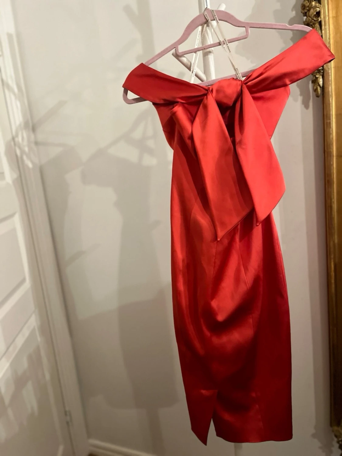 Röd offshoulder klänning Karen Millen - 1