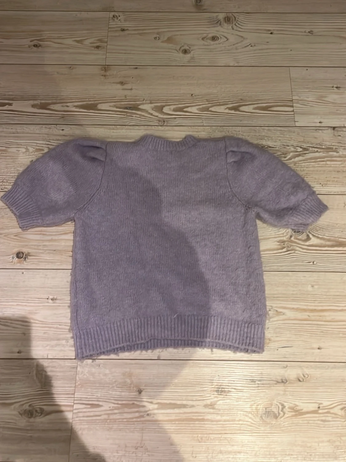 Ljuslila stickad tröja med puffärm - 1