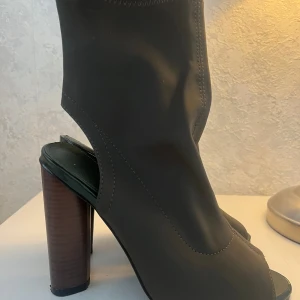 Klackar - Fina klackar Ganska sma i sorleken  Använda en gång