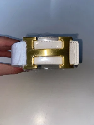 Vit H bälte - Helt nytt