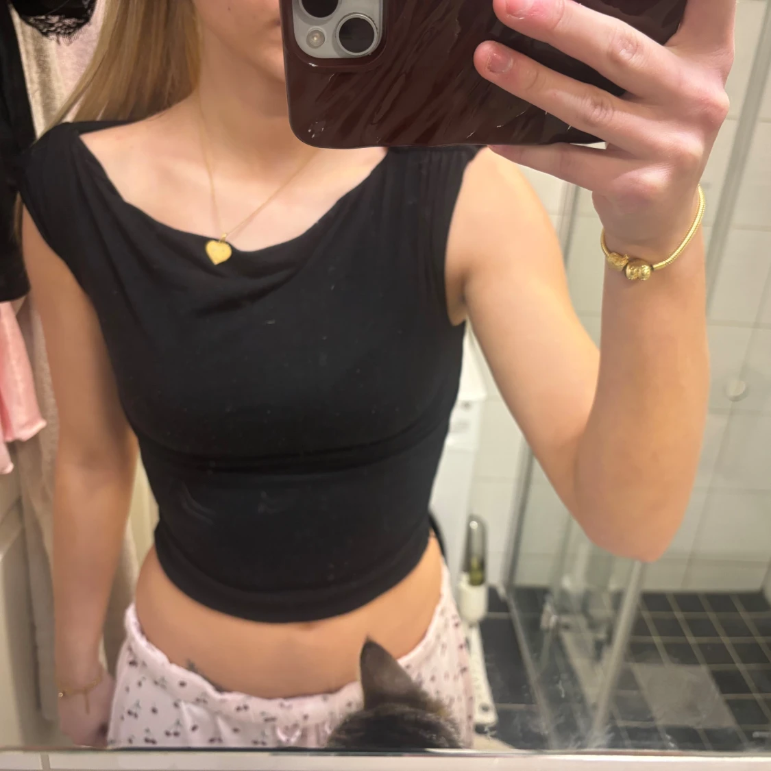 Svart croppad ärmlös topp