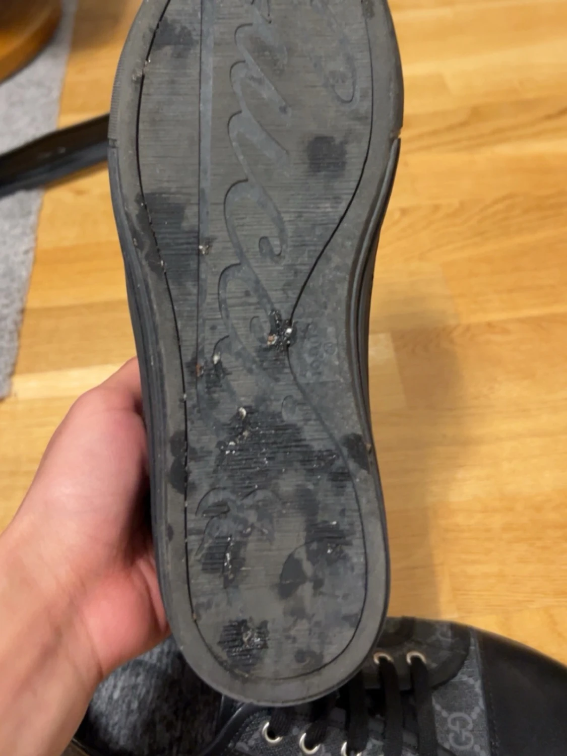 Svarta sneakers från Gucci med GG-mönster - 3