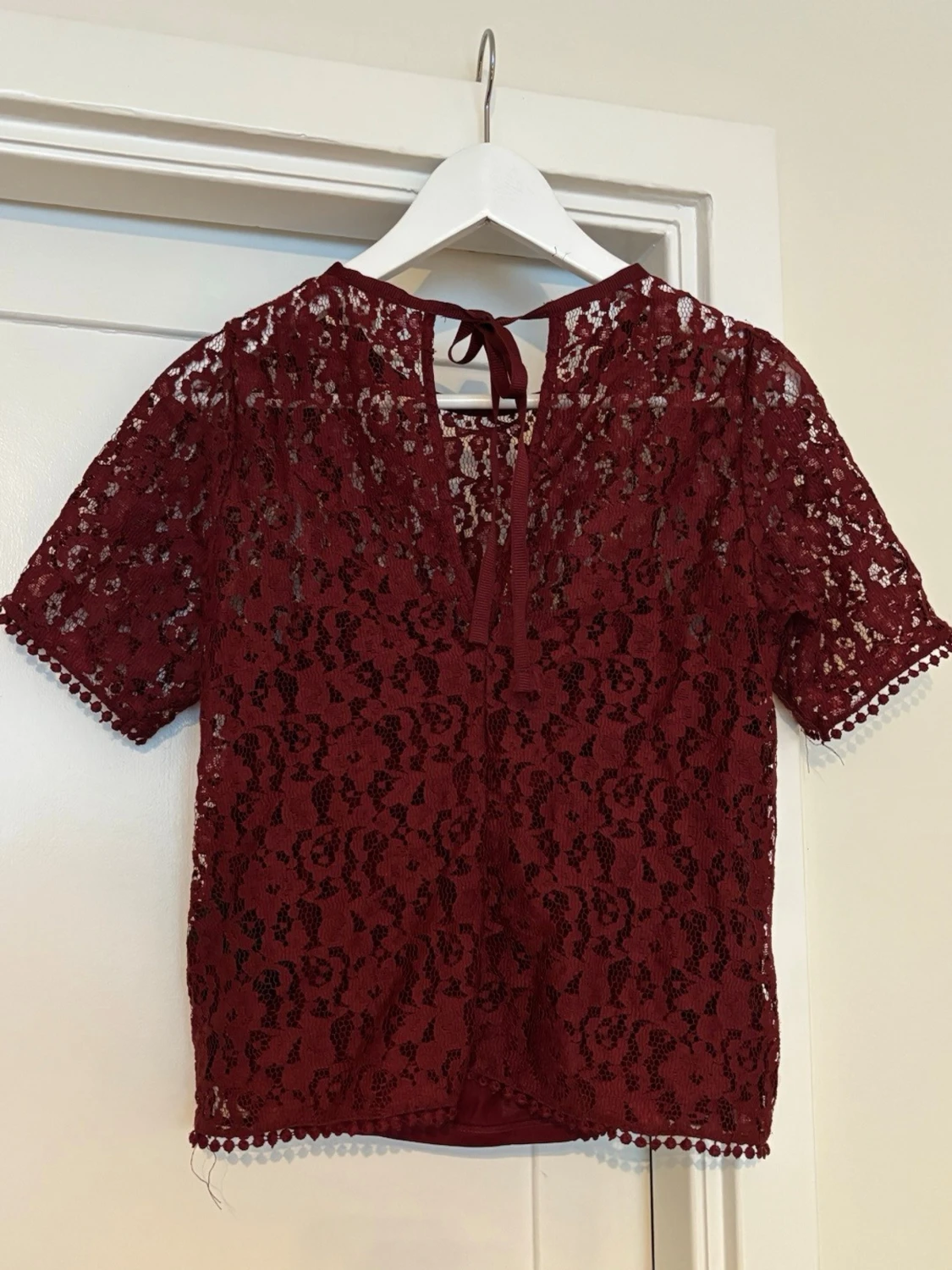 Vinröd spetsblus - 1