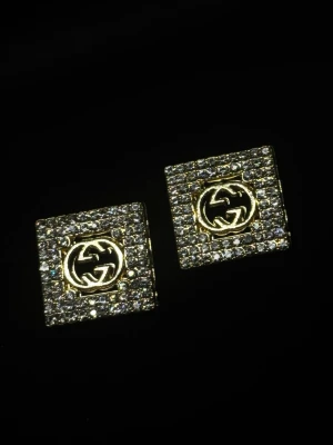 Örhängen  - Helt nya örhängen.