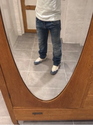 Replay jeans  - Ett par snygga byxor från Replay i storlek W36 L32 i modellen Anbbas 