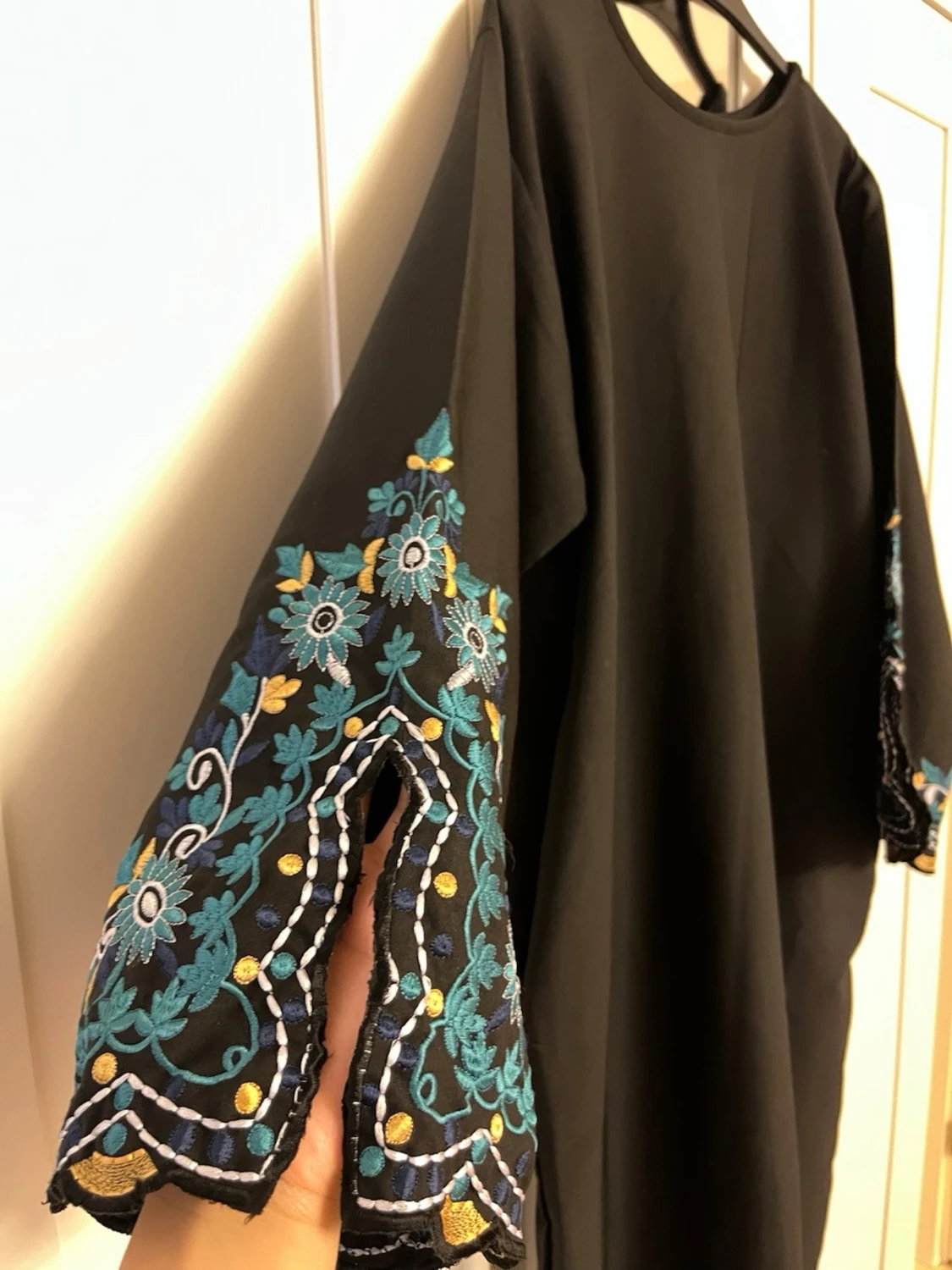 Abaya med brodering - 2