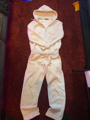 Tuttolente Tracksuit - Active boys tuttolente tracksuit storlek M inga problem med settet.