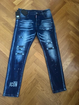 Dsquared2 - Nyskick! Kom aldrig till användning. Passar storlek L. Skriv om det finns frågor! 