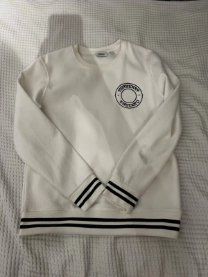 Burberry tröja - Burberry tröja Stl L.Hör av er gärna