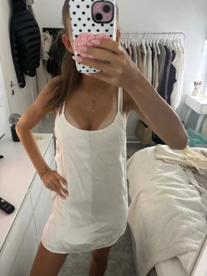 gina strand klänning  - strand klänning från gina! passar mig som har XS
