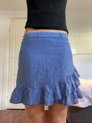 Kjol - Supersöt blå kjol med volang🩵Kjolen är från Lindex och i bra skick 