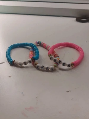 3 Taylor Swift armband - 3 par armada med Taylor Swift tema från ur&penn🩷🩵💛