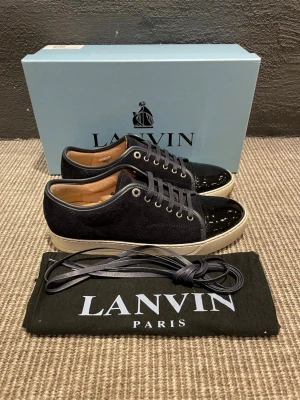 Lanvin skor  - Hej, säljer nu dessa svin snygga lanvin skor. Skorna är i grymt skick!  Begränsat antal boxar och dustbag. Hör av dig vid frågor.