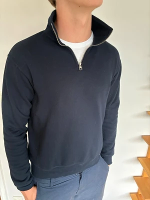Zara quarter zip tröja  - Zara quarter zip tröja herr| pris:149kr| skick:9,8/10| storlek:S| hör av dig vid minsta lilla fråga eller fundering| 