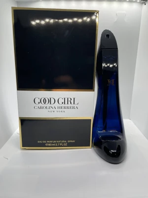 Good Girl parfym 80ml - Good Girl från Carolina Herrera en kvinnlig 80ml parfym. Helt ny förpackning och flaska i nykondition. Priset är inte hugget i sten
