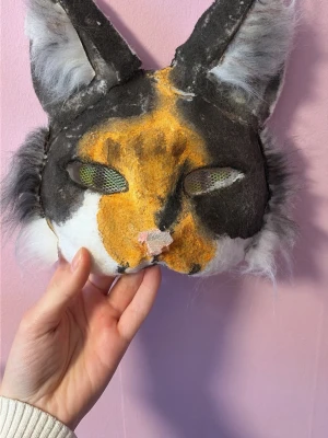 Kattmask - Handgjord therian mask, grå, svart, vit och orange katt🐾💕