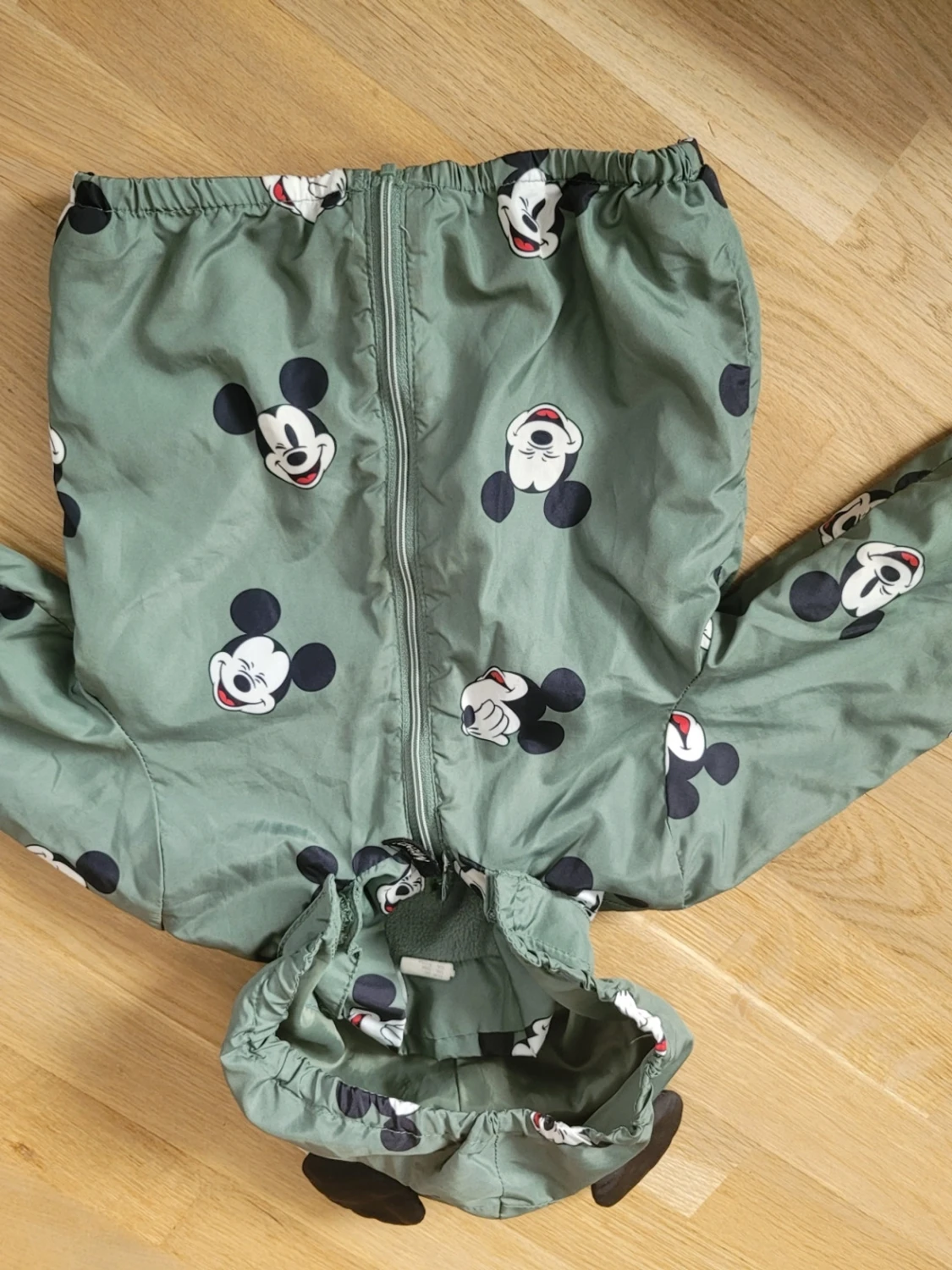 Grön jacka med Musse Pigg-motiv - 2