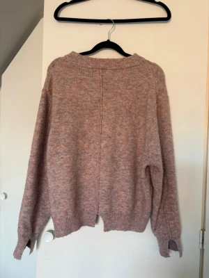  rosa/ljus lila stickad tröja - Stickad tröja från Carin Wester 