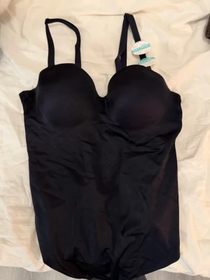 Body - Svart trendig body, oanvänd