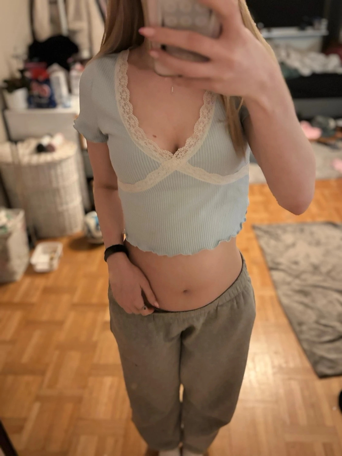 Ljusblå croppad topp med spets