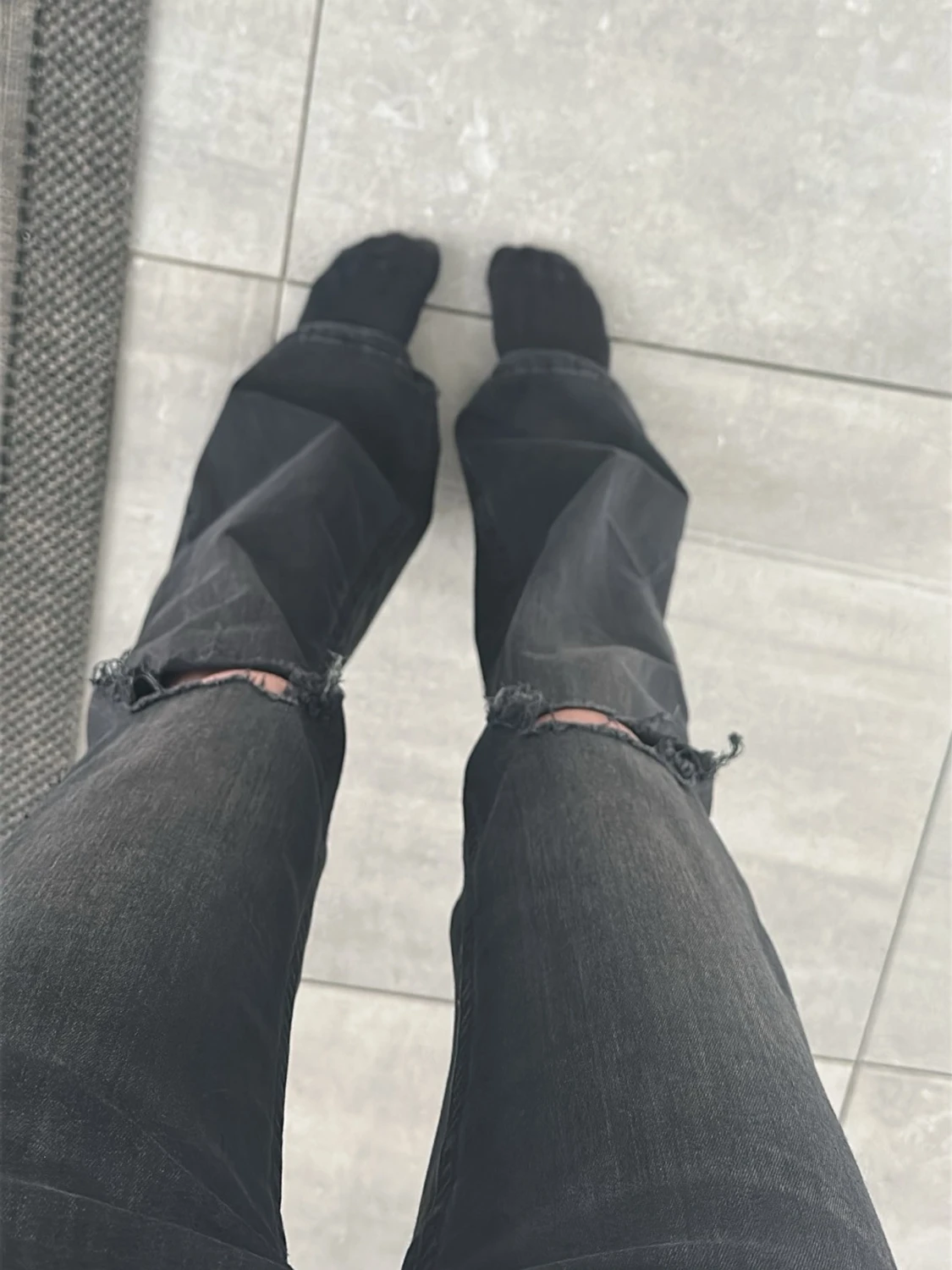Svarta slitna bootcut jeans - 2