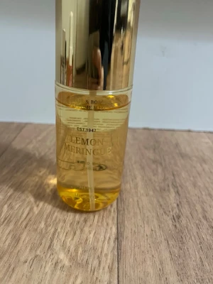 Lemon Meringue har and bodymist - Använd några gånger , luktar citron muffins🧁🍋 