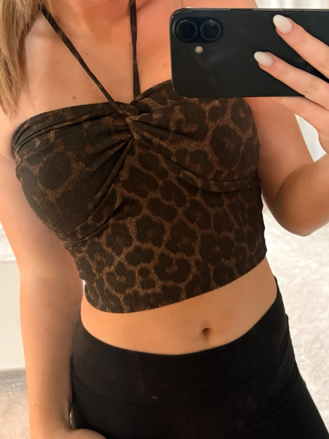Leopardmönstrad croppad halterneck topp