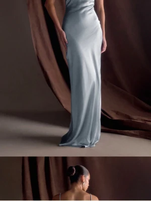 Ljusblå balklänning  - Super fin isblå balklänning! Aldrig använd med prislapparna kvar! Pris kan diskuteras. Skriv om ni har frågor! 💕