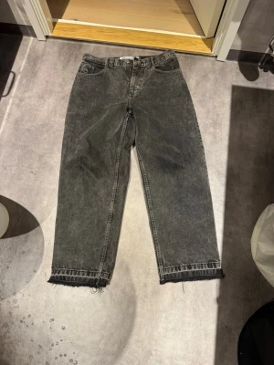 Polar Big boys - Säljer stentvättade Polar big boys i storlek M. Har sprätt upp nere vid fötterna. Bra skick