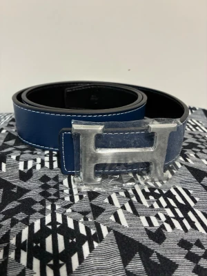 H-Bälte - Säljer ett H-Bälte i mörkblå färg helt ny i 110Cm, skickas inom 24h ✅