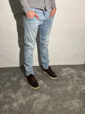 Replay jeans  - Ett par snygga jeans från Replay i storlek W34 L32 i modellen anbbas hyperflex 
