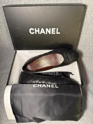 Ballerinaskor (36) - Great condition. Comes with the box and dustbag. Same day shipping. Feel free to ask questions ;)