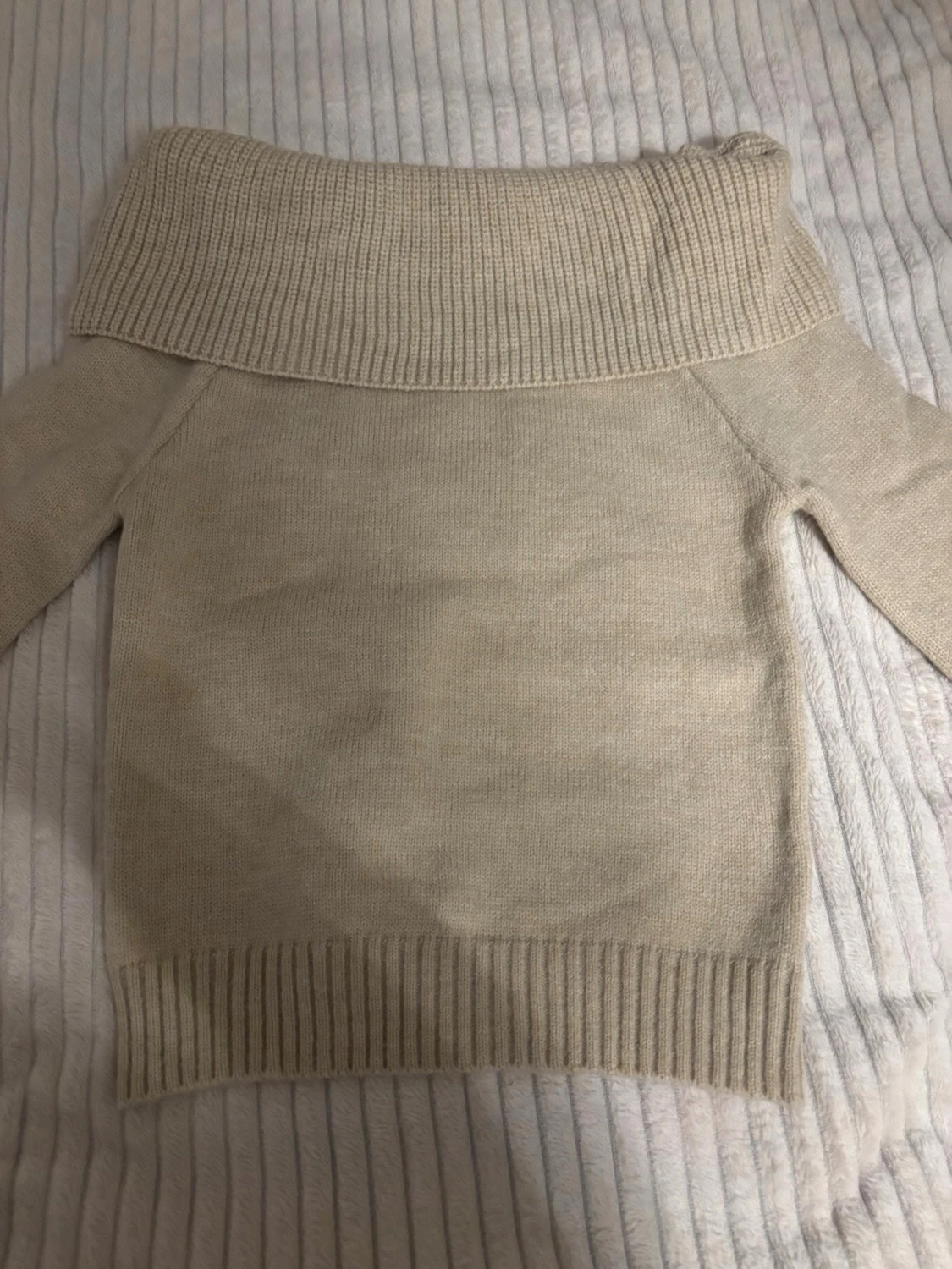 Beige off shoulder stickad tröja - 1